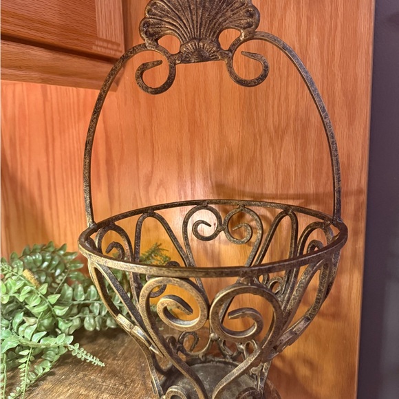Vintage Iron Planter Basket with Shell And Scroll Motif , Medium, With Handles - Picture 3 of 9